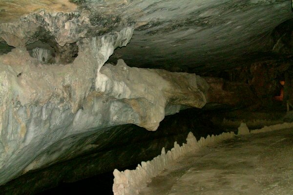 Kh&aacute;m ph&aacute; hang động Nhị Thanh giữa phố n&uacute;i 